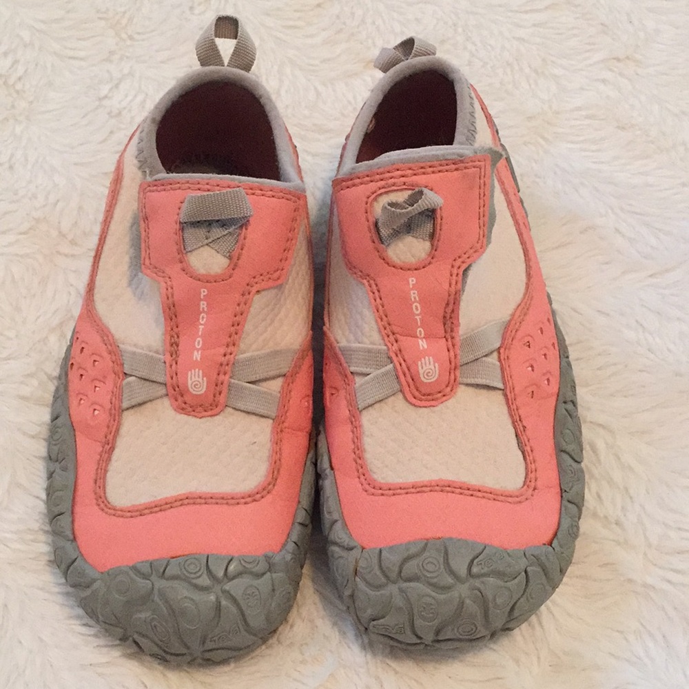 Teva Water Shoes Girls Size 13. GUC!